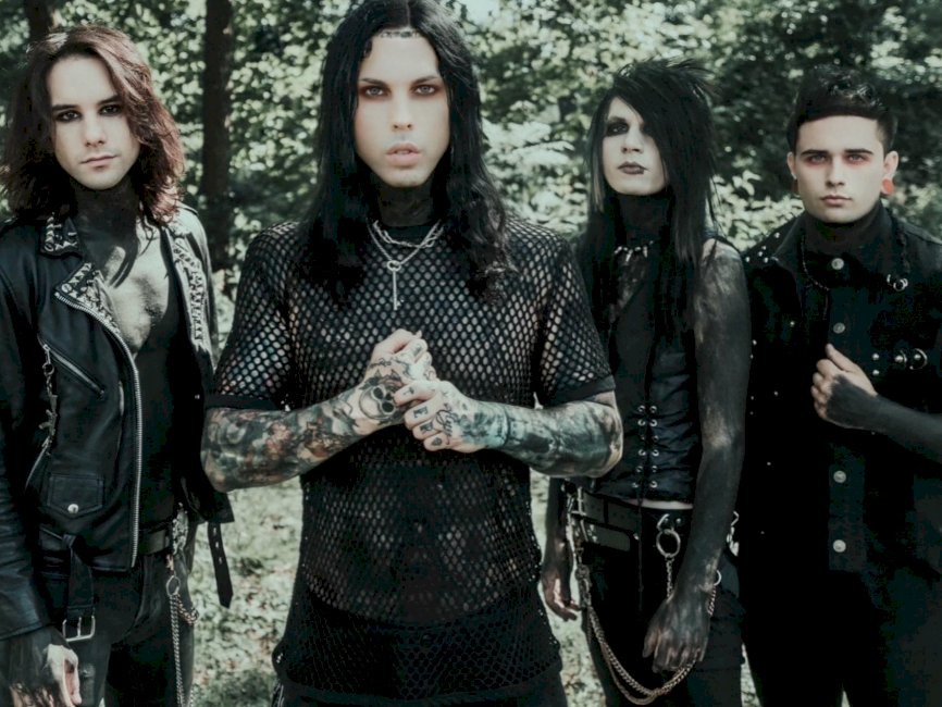 Vampires Everywhere!